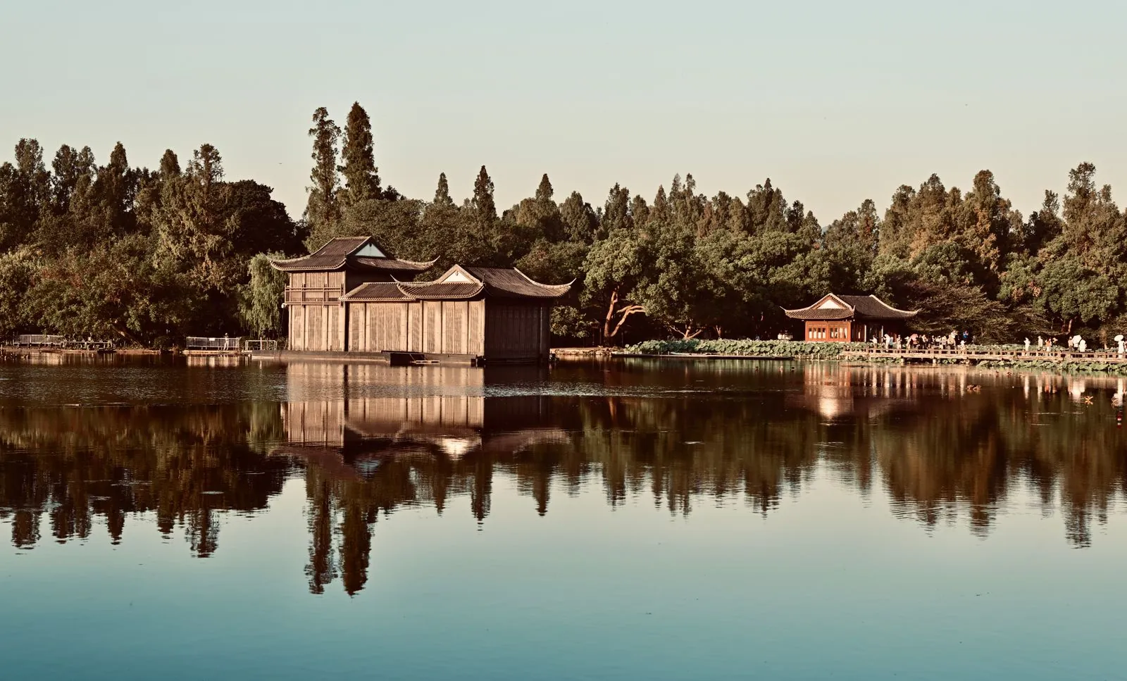 West Lake in Hangzhou on Shanghai and Hangzhou private tour